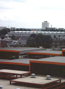 803017 Gezicht op de daken van de hal van het Centraal Station (N.S.-station Utrecht C.S., Stationsplein) te Utrecht, ...